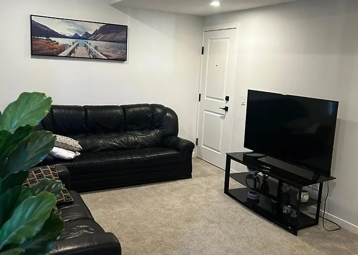 Praise Bethel -Homely Walkout Legal Basement In Yyc