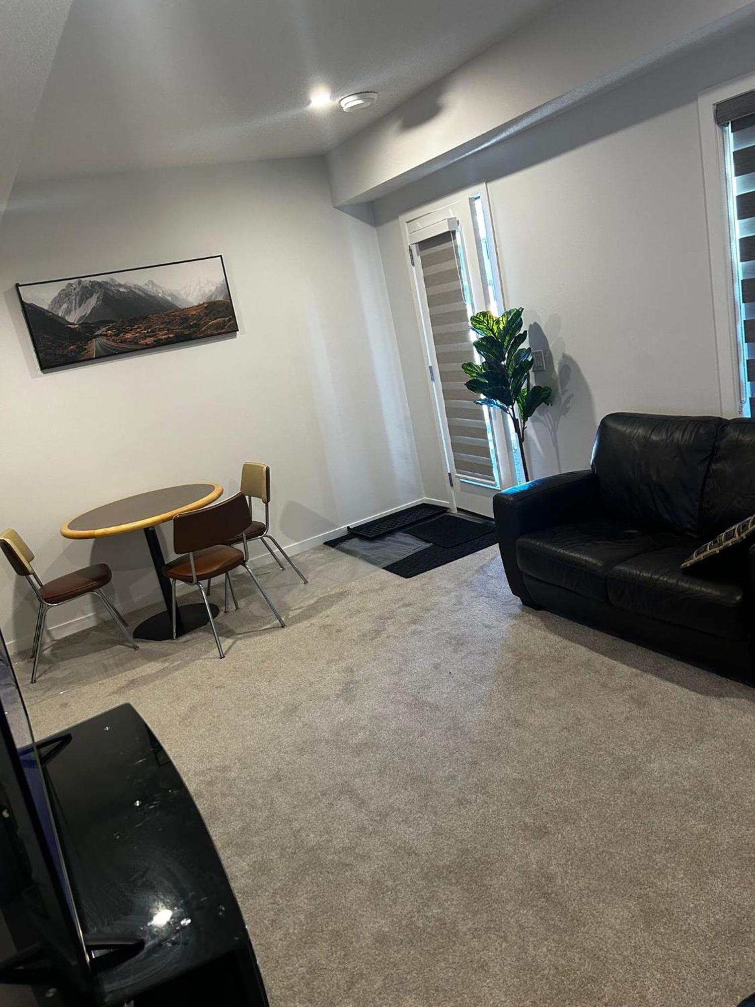 Praise Bethel -homely Walkout Basement In Appartement Calgary